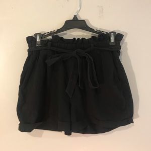 Trendy Black shorts with elastic waist